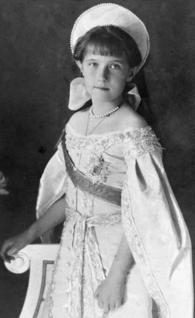 身穿公主服，攝於1910年8月