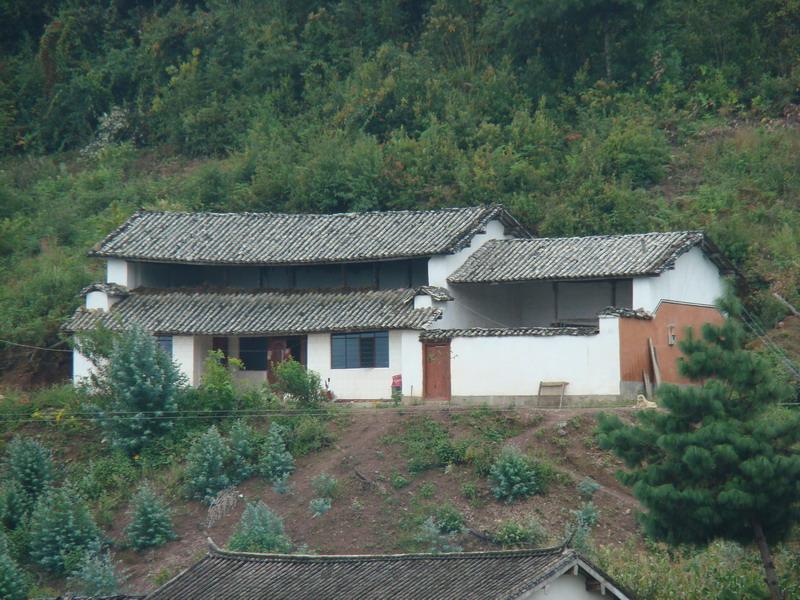 抱龍村