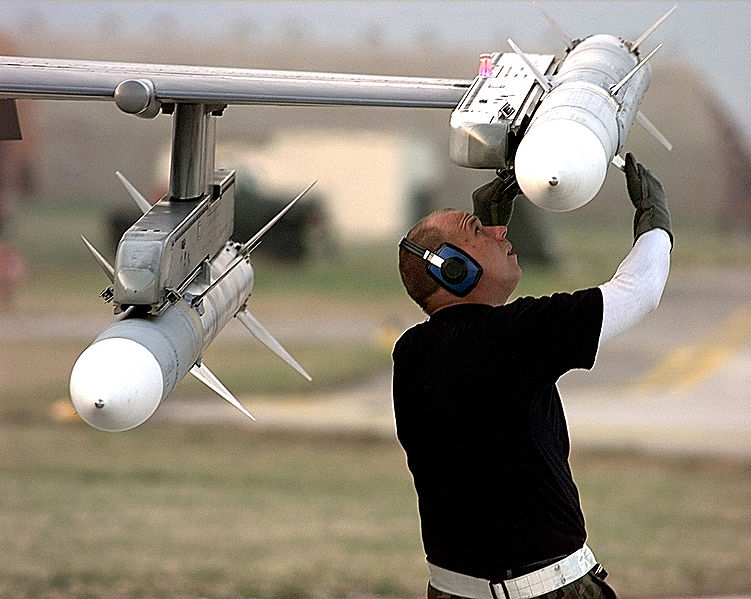 AIM-120先進中程空空飛彈