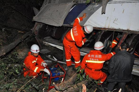 10·18永州校車墜崖事故