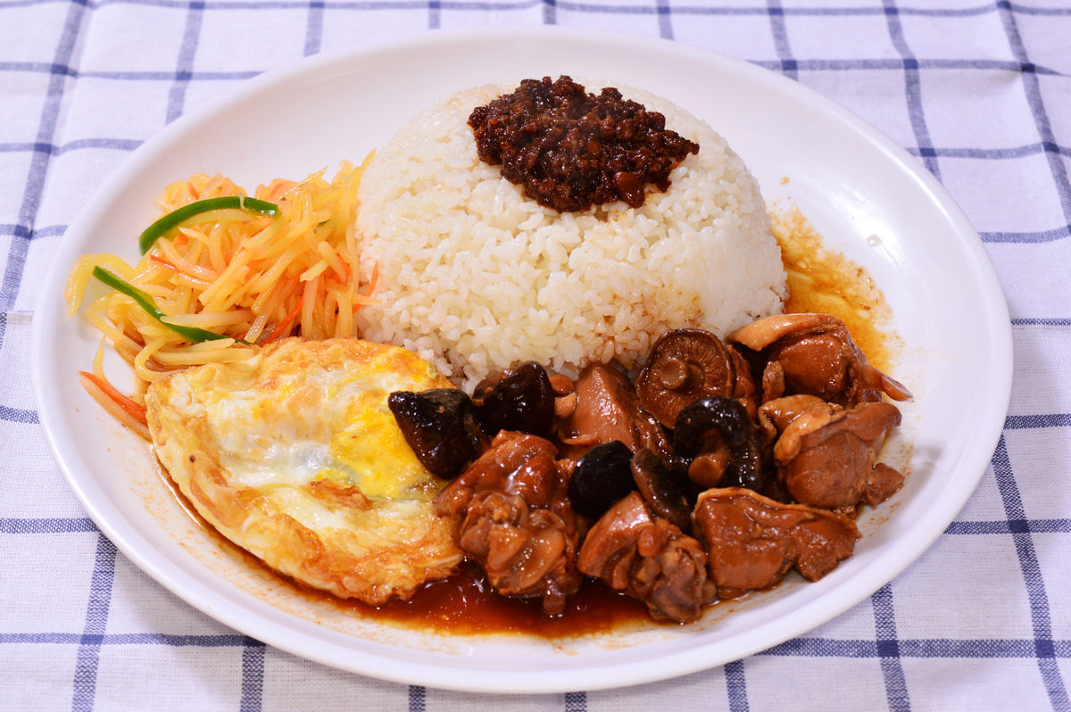 麻辣牛肉蓋飯