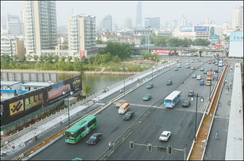 2008年漢中門大橋改造後恢復通車時的情景