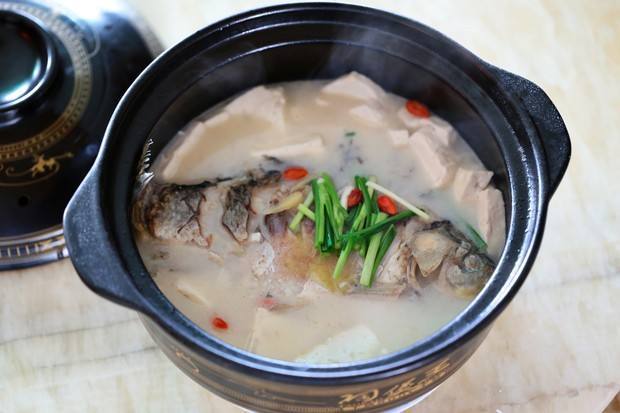 鯽魚雞蛋豆腐湯