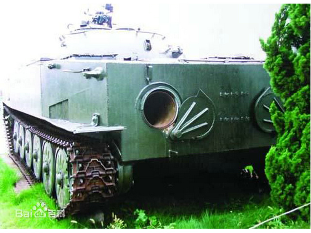 63式水陸坦克尾部噴水口