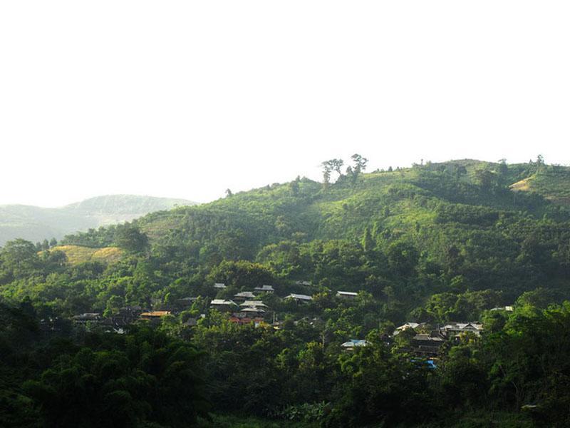 山半腰村