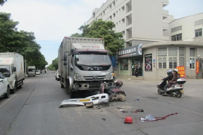 11·20漳州重型自卸貨車與二輪電動車碰撞事故