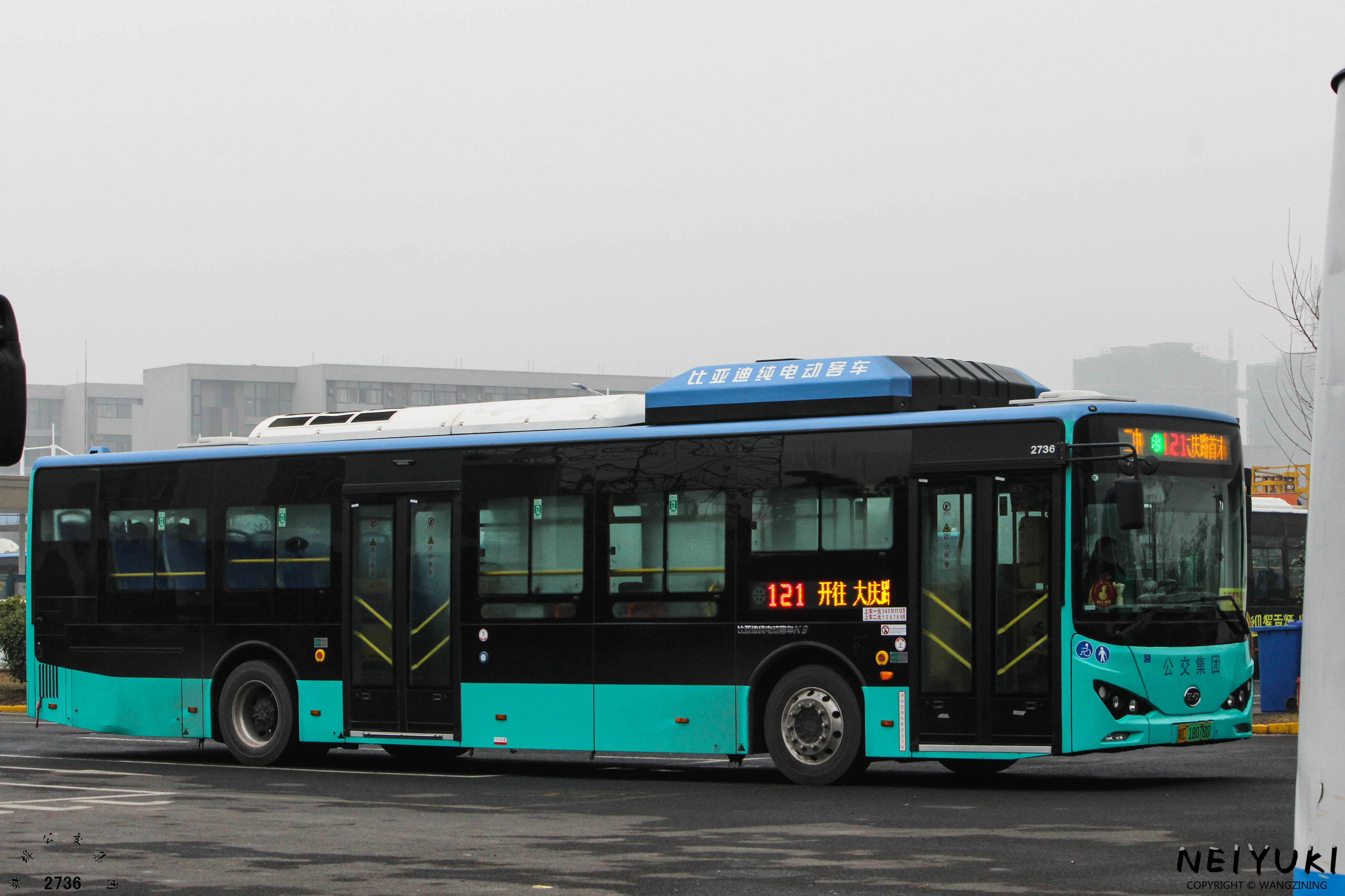 2017年121路使用的比亞迪BYD6121LGEV3型12米純電動空調客車