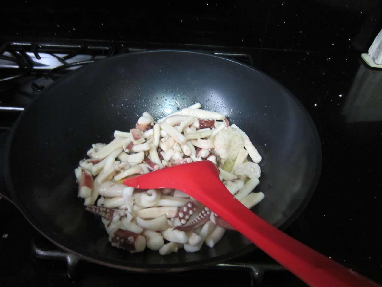 韭菜苔炒鮮魷