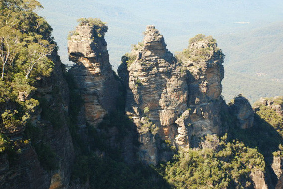 三姐妹峰(澳大利亞悉尼藍山山峰)