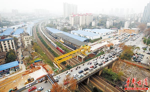 新橋開始上跨鐵路施工