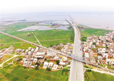 東海島鐵路跨越道路