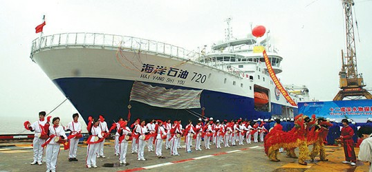 新型12纜地球物理探測船在上海交付