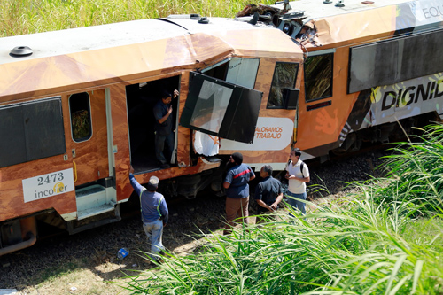 4·8哥斯大黎加兩火車相撞事故