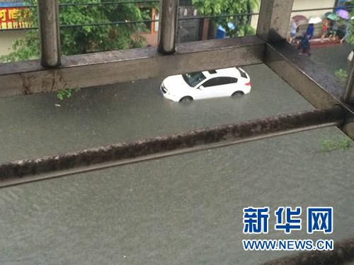 暴雨襲擊海南