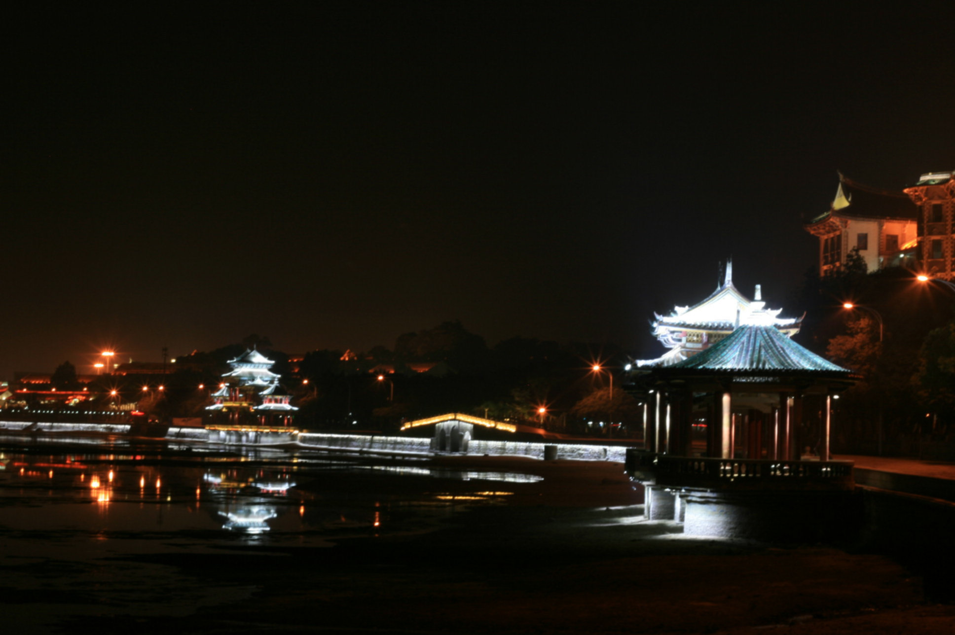 龍舟池夜景