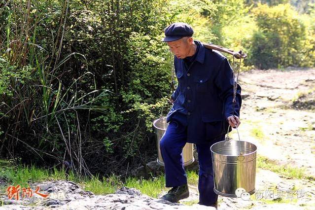 那山那人那扁擔