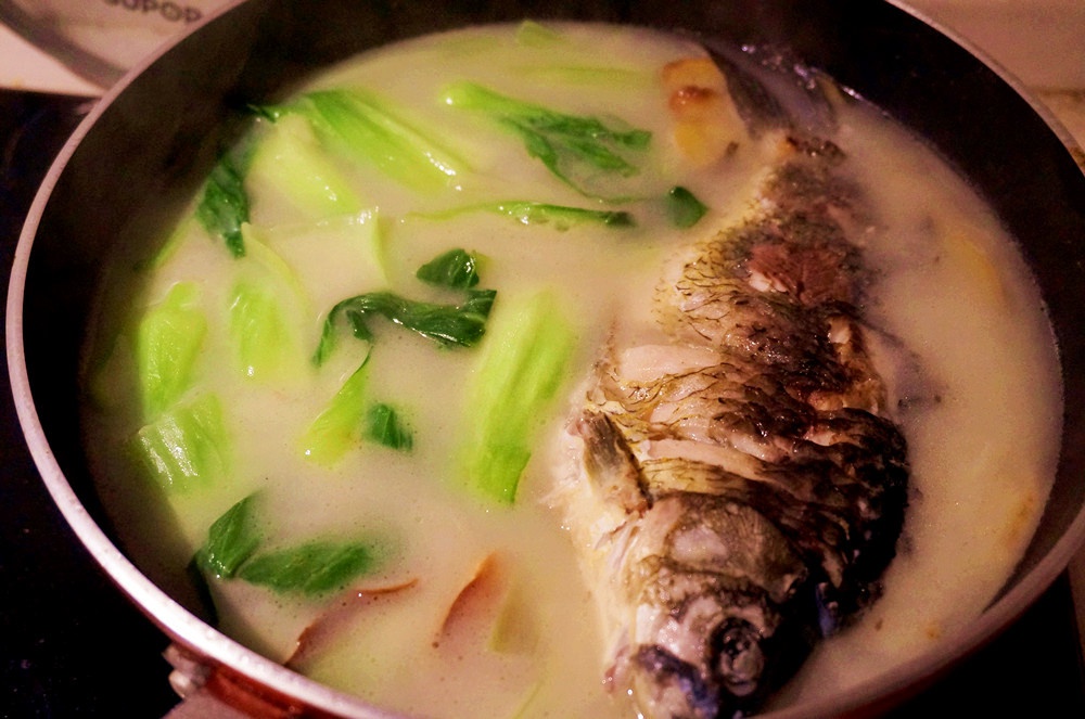 奶白蔬菜鯽魚湯