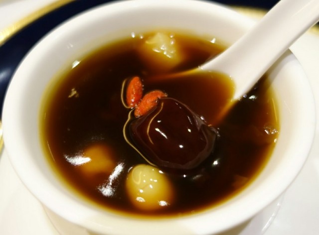 東阿阿膠桂圓烏雞湯