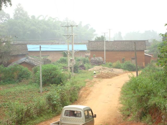 入村道路與民居