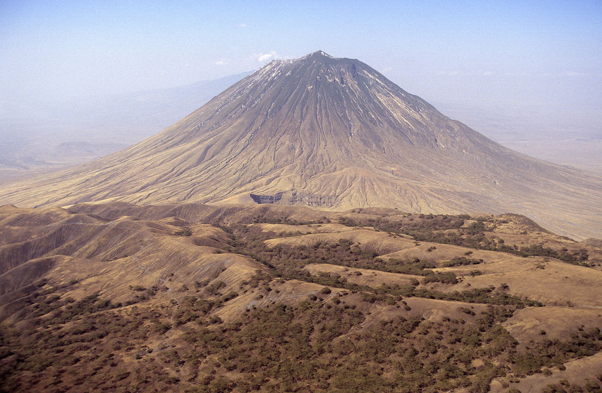 倫蓋火山