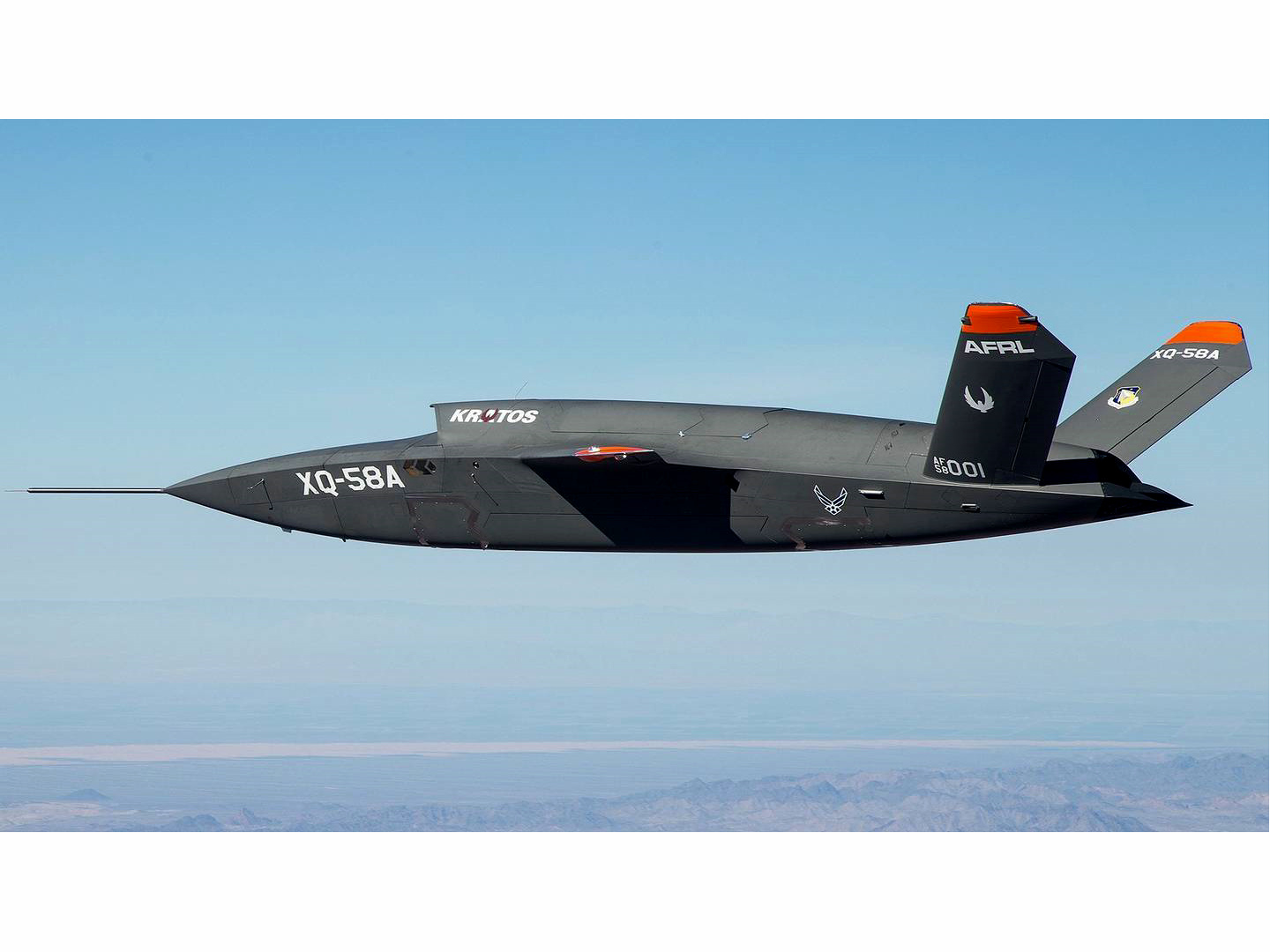 XQ-58A無人機首飛