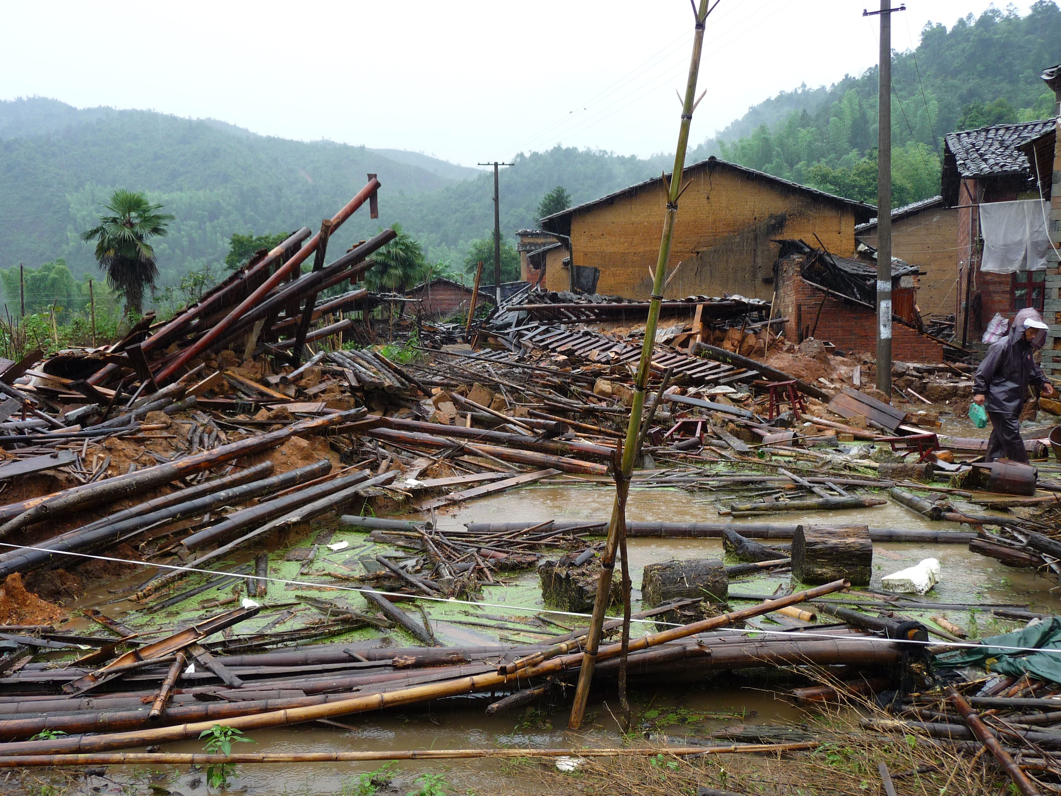 柯伊納大壩地震