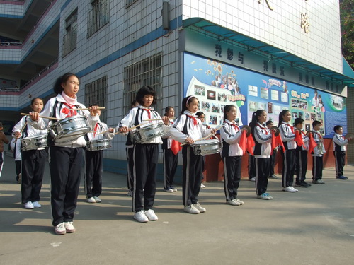 學校樂隊正在演奏