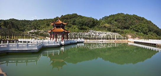 瀋陽大河貝墓園