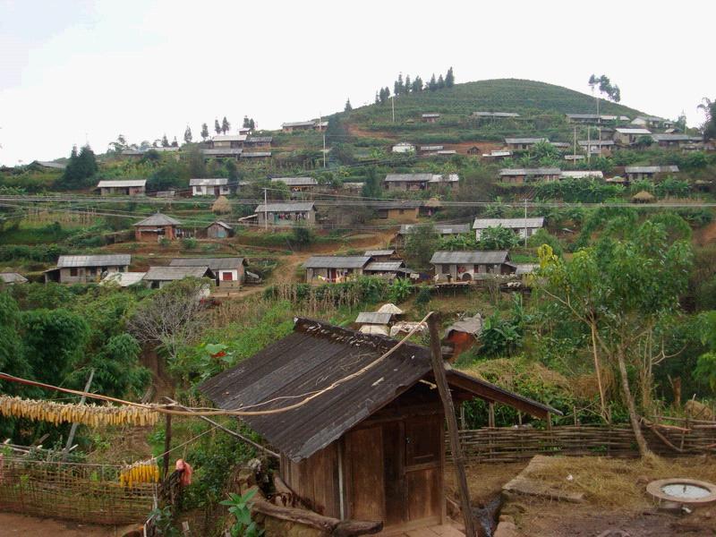 阿拉東村