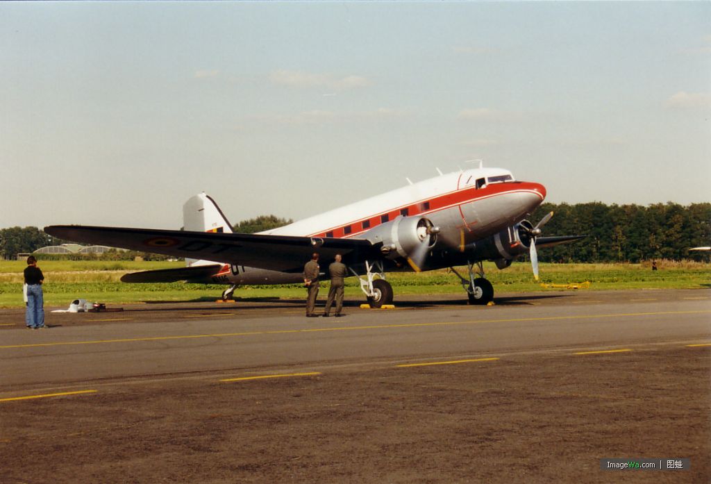DC-3運輸機