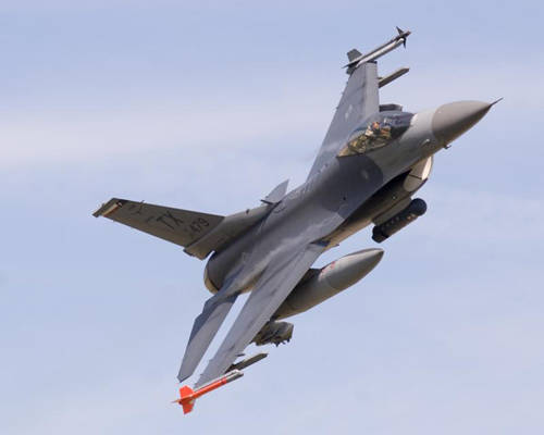 F-16戰鬥機(美國一型噴氣式多用途戰鬥機)