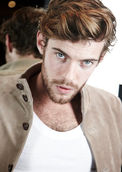 哈里·崔德威(Harry Treadaway)