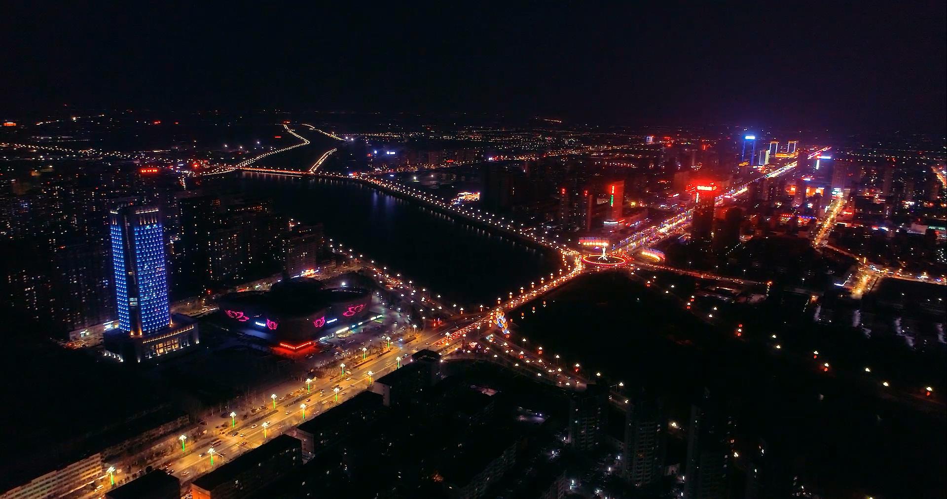 聊城市民文化活動中心和濱河大道夜景