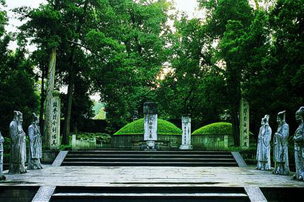 辛卯孟夏謁岳墓