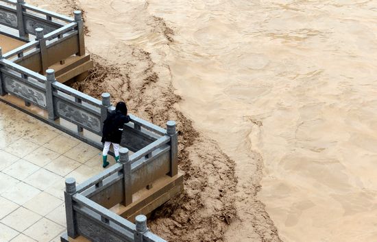 強降雨引發延河水位暴漲