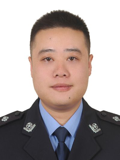 李剛(貴州省鎮遠縣公安局黨委委員、舞陽派出所所長、二級警長)