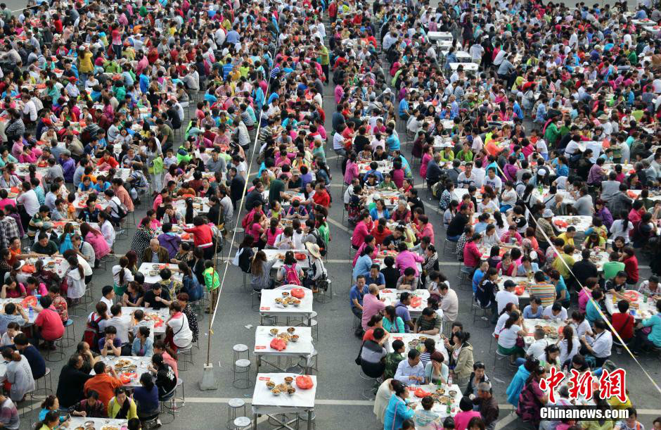 老君山6000人同吃大鍋飯