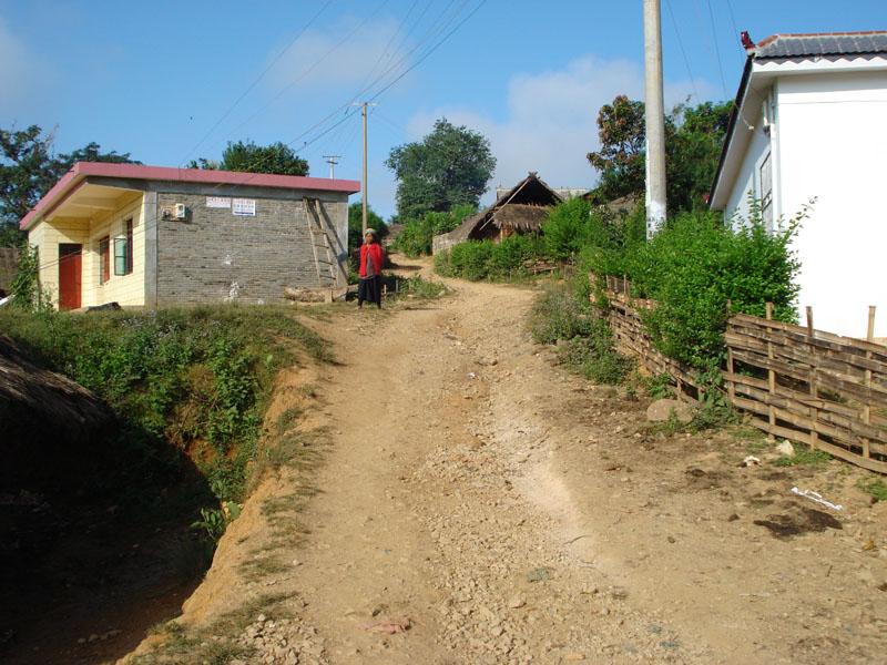 入村道路與民居