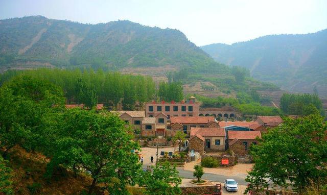 泉峪村(山東省平邑縣銅石鎮泉峪村)