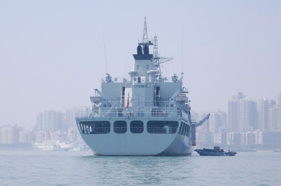 撫仙湖號補給艦