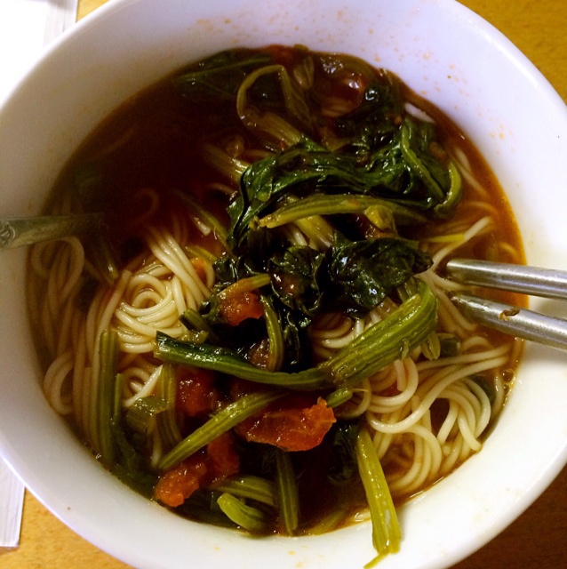 電飯煲煮菠菜湯麵條