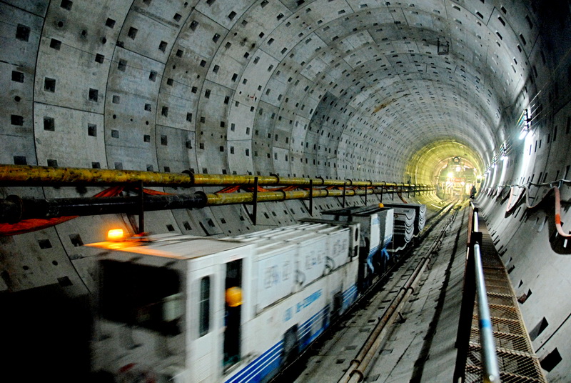 長江隧道管片運輸中