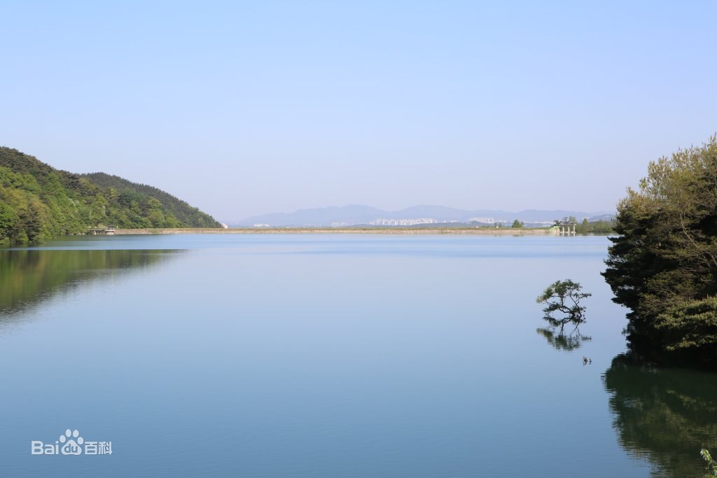 山水貯水池