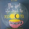 The Girl Who Drank The Moon(2015年Hairy Dog Books出版的圖書)