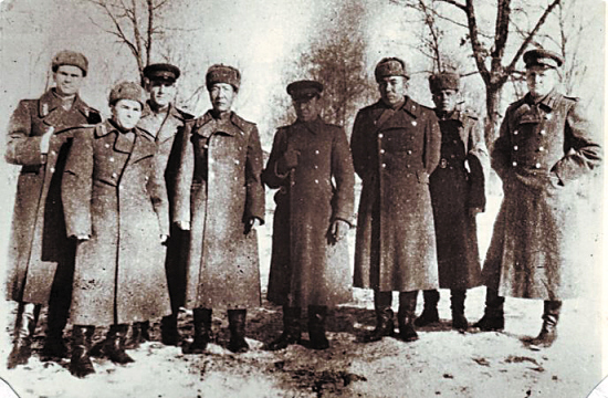 抗聯領導人周保中（左四）和遠東方面軍參謀部軍官