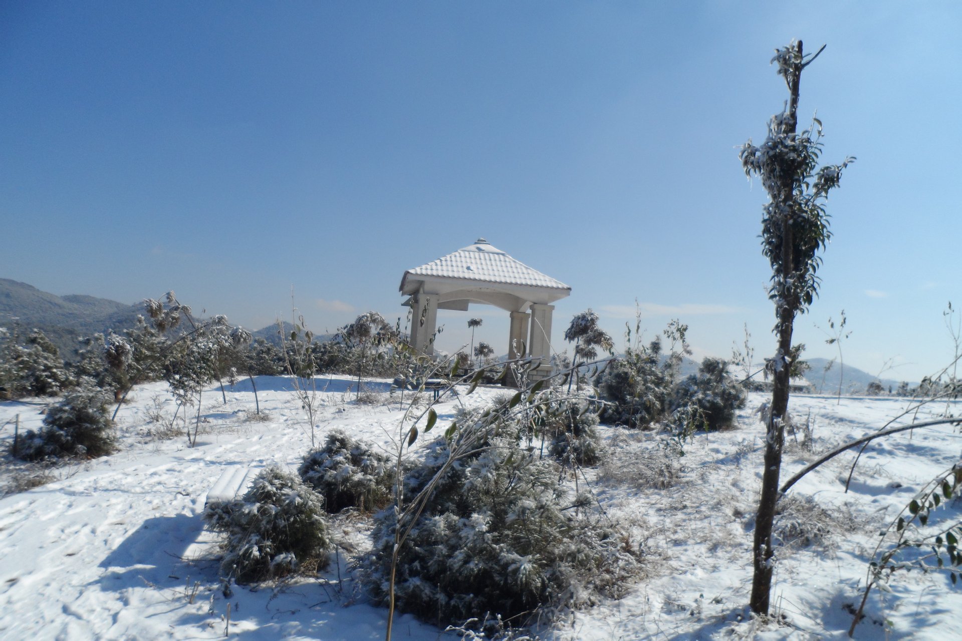 威寧雪景鳳山寺山後亭子