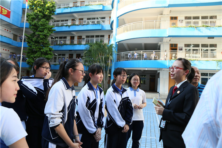 法官進校園