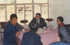 何賢同家鄉人民一起策劃番禺賓館的建設藍圖