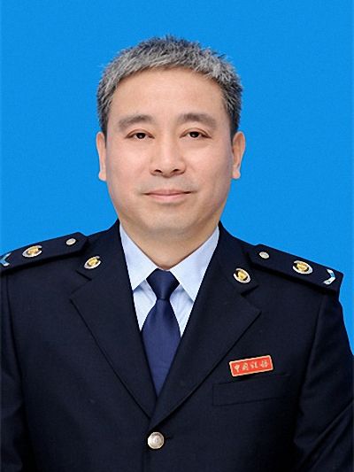 李群(國家稅務總局西安市新城區稅務局黨委委員)