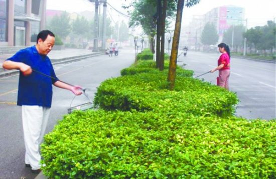 &quot;街淨哥&quot;正在清理